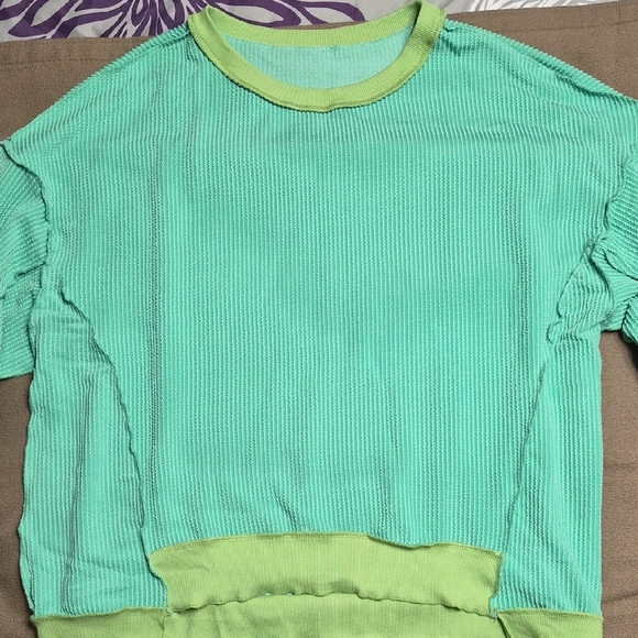 Vibrant Two Tone Green Oversized Knit Top Size XL - Picture 13 of 16